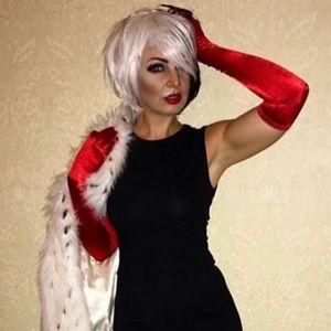 Cruella Deville / synthetic black and white wig